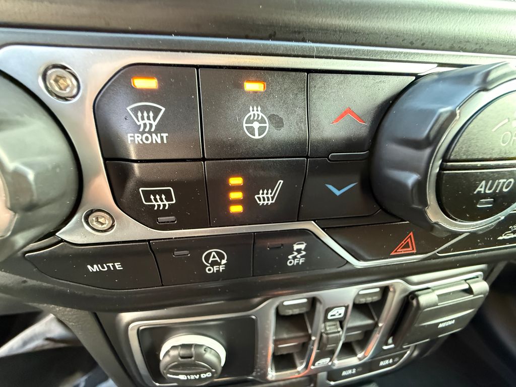 Certified Used 2020 Silver Jeep Overland image 62