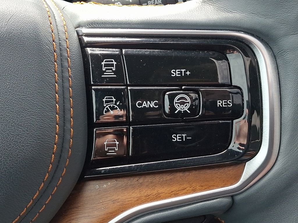 Thumbnail: 2022 Jeep Grand Wagoneer - 24