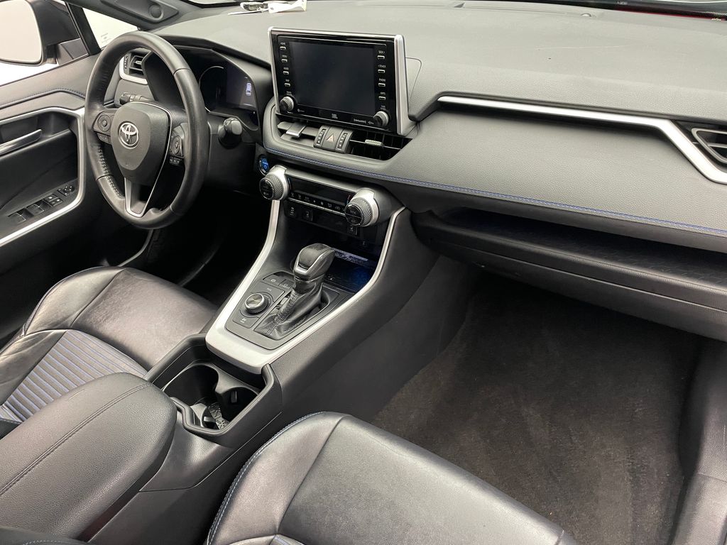 2020 Toyota RAV4 XSE 17