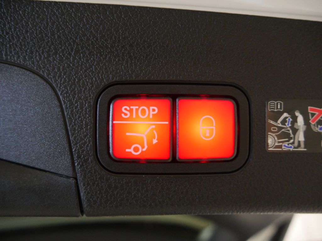 Thumbnail: 2026 Mercedes-Benz GLE - 26