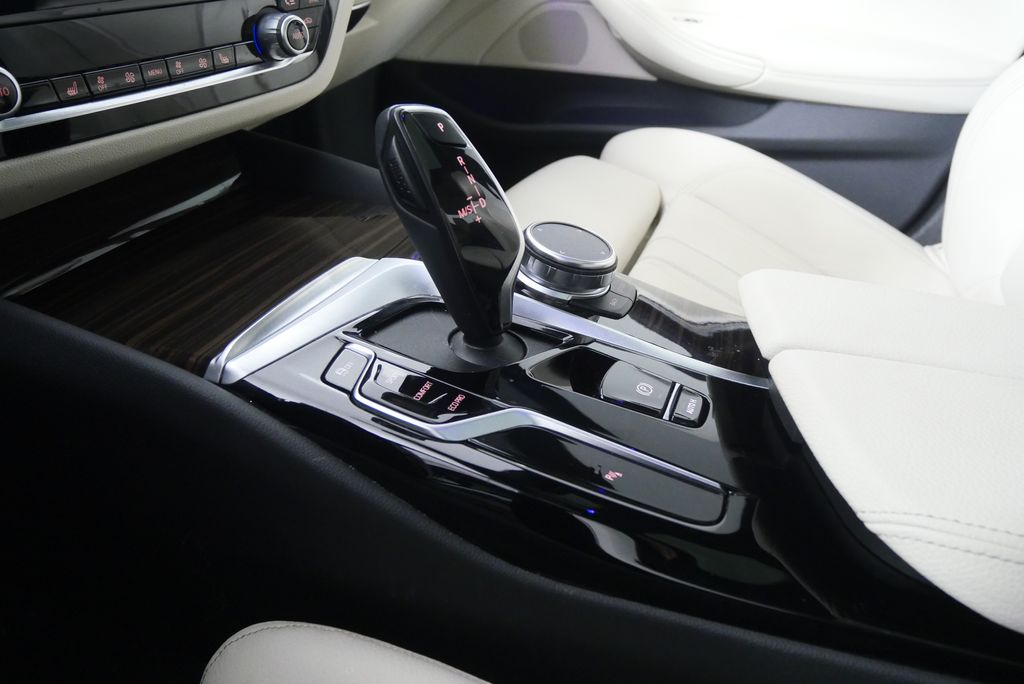 Thumbnail: 2023 BMW 5 Series - 21