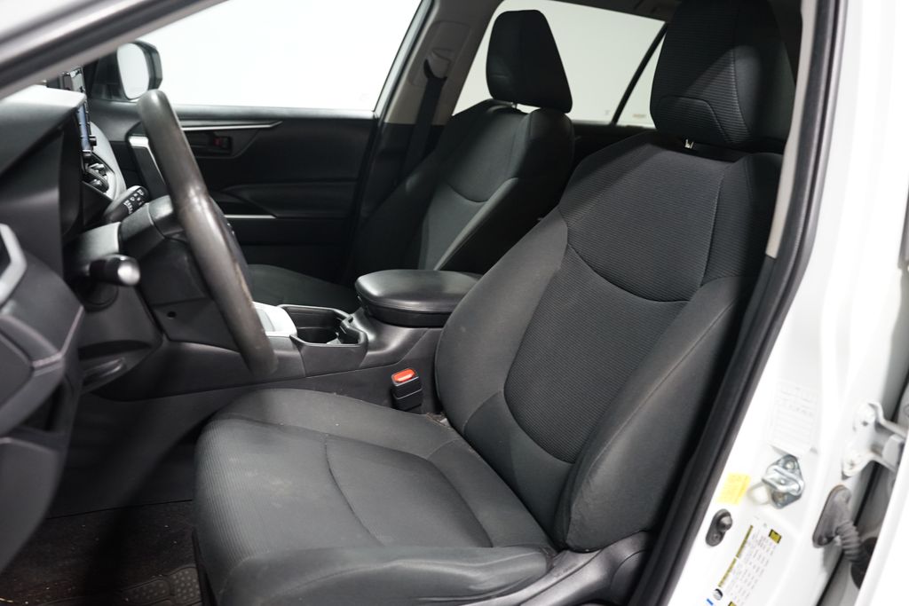 Thumbnail: 2021 Toyota RAV4 - 6