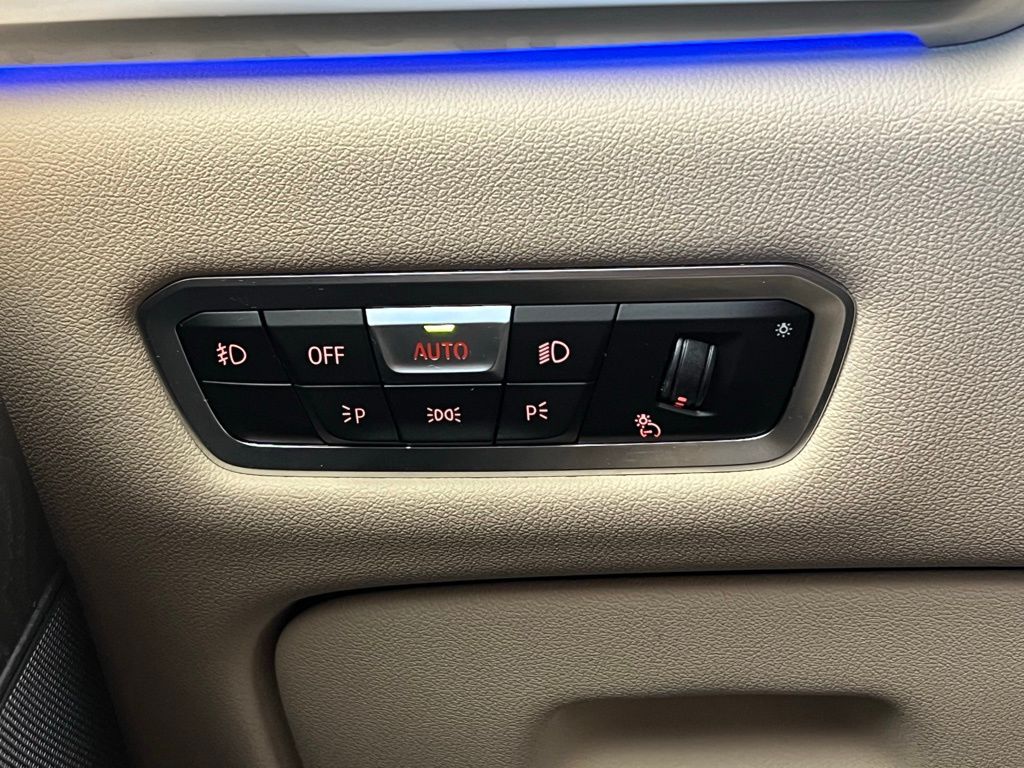 Thumbnail: 2022 BMW X7 - 21