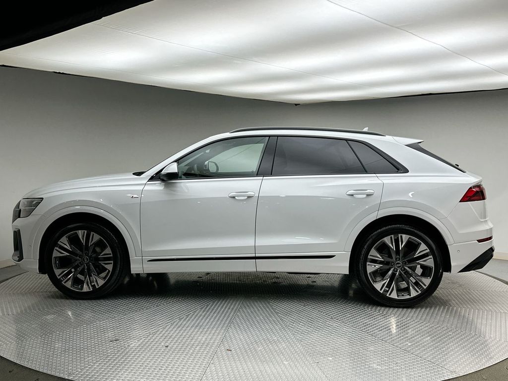 Thumbnail: 2026 Audi Q8 - 10