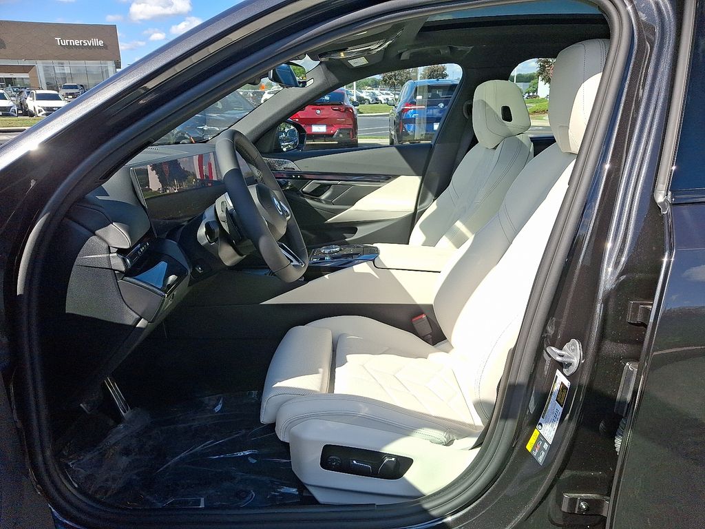 Thumbnail: 2026 BMW 5 Series - 6