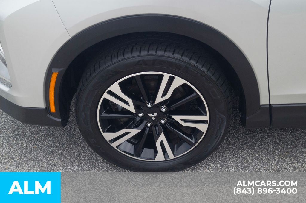 Used 2024 Blue Mitsubishi SE image 14