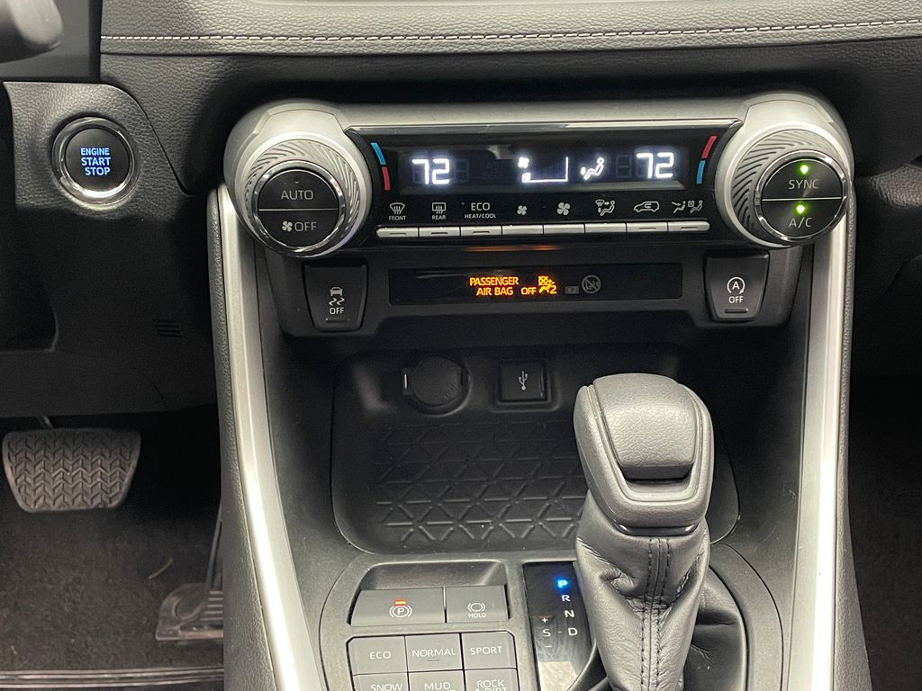 2022 Toyota RAV4 XLE 27