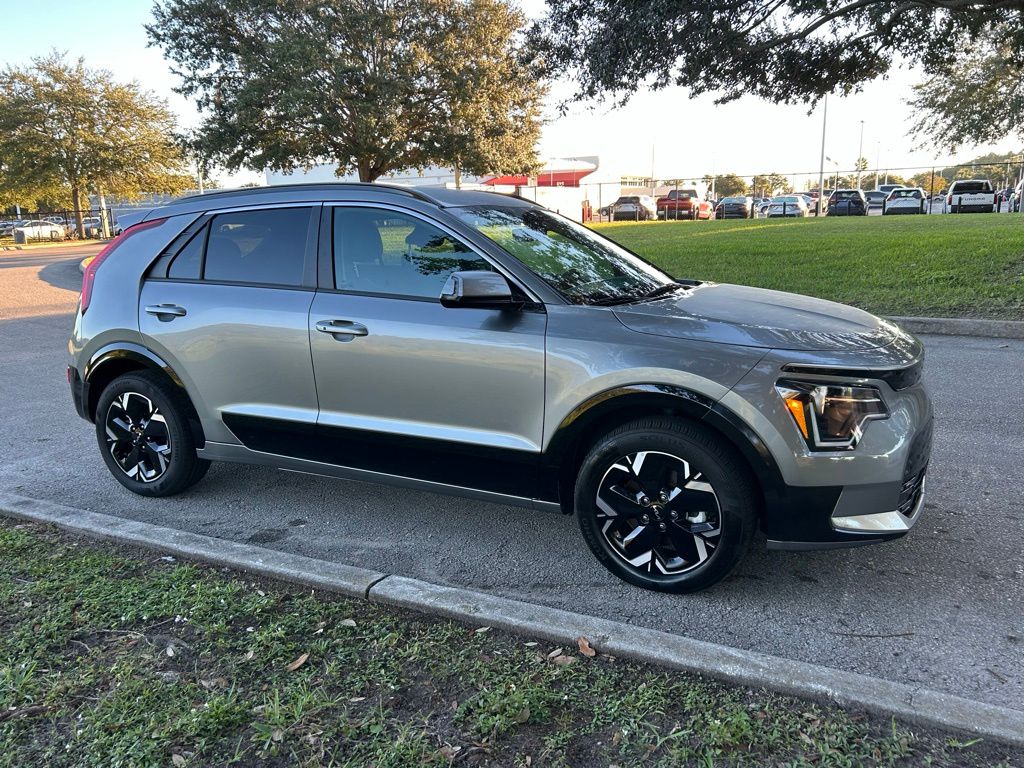 Thumbnail: 2023 Kia Niro - 7