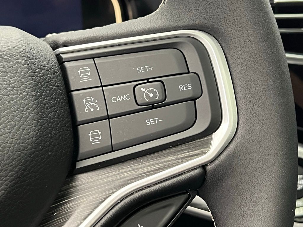 Thumbnail: 2023 Jeep Wagoneer - 19