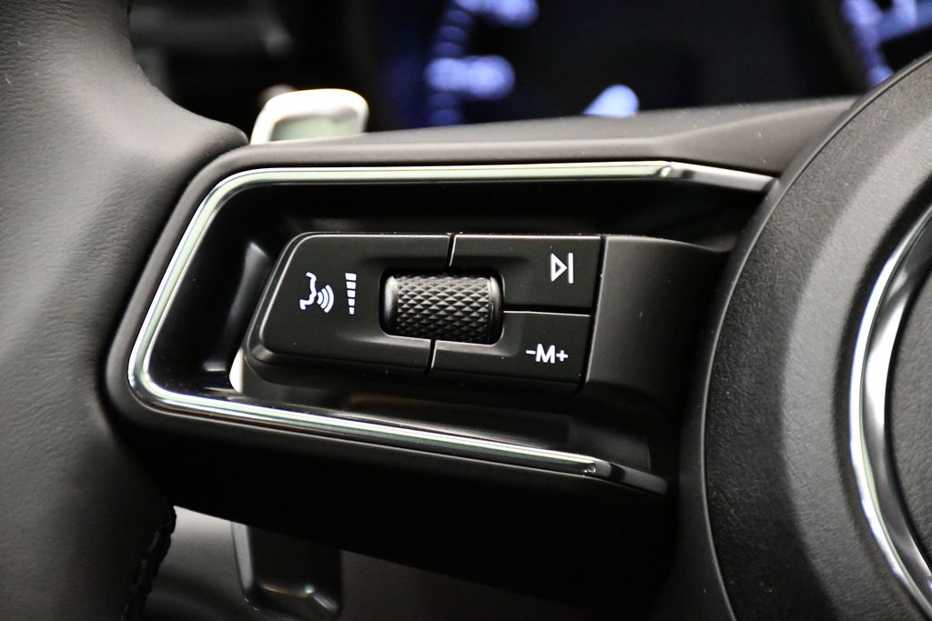 Thumbnail: 2025 Porsche Macan - 28