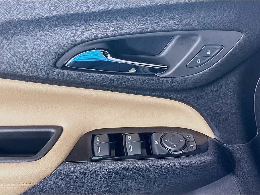 Thumbnail: 2023 Chevrolet Equinox - 18