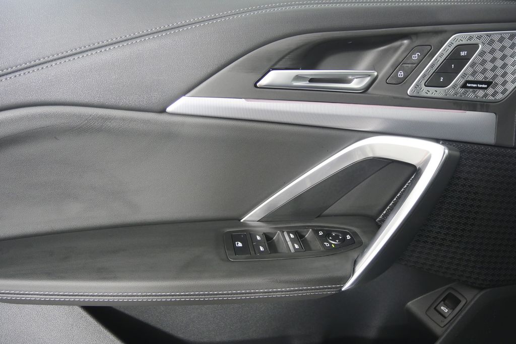 2025 BMW X1 xDrive28i 9