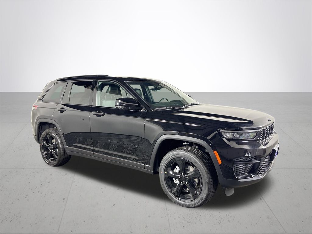 2025 Jeep Grand Cherokee Laredo photo 4