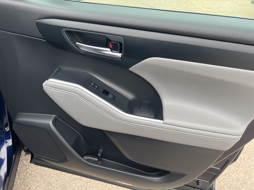 2021 Toyota Highlander XLE photo