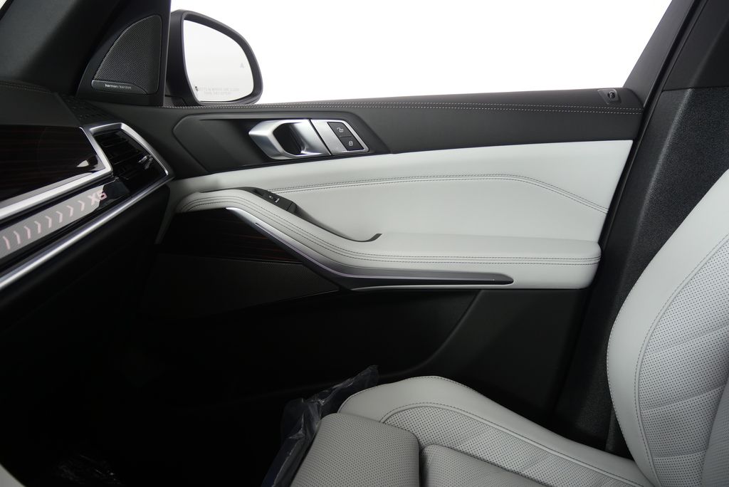 Thumbnail: 2026 BMW X5 - 23