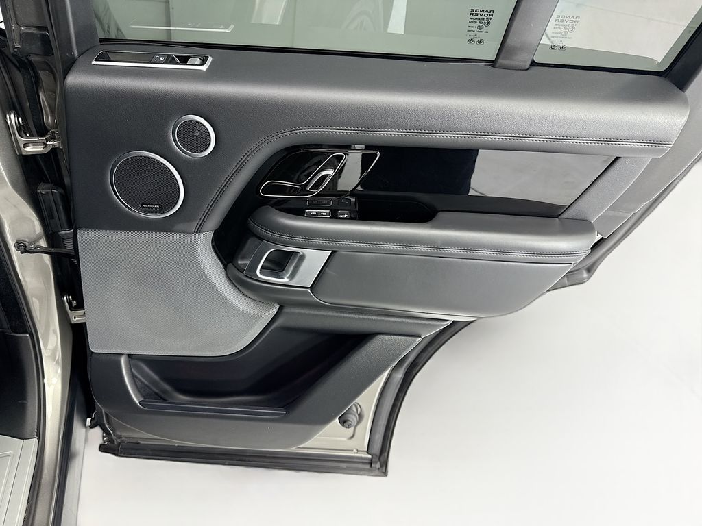 Thumbnail: 2022 Land Rover Range Rover - 26