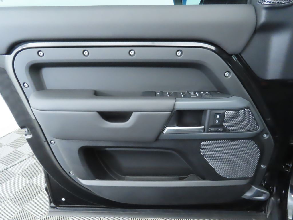 2024 Land Rover Defender 110 25