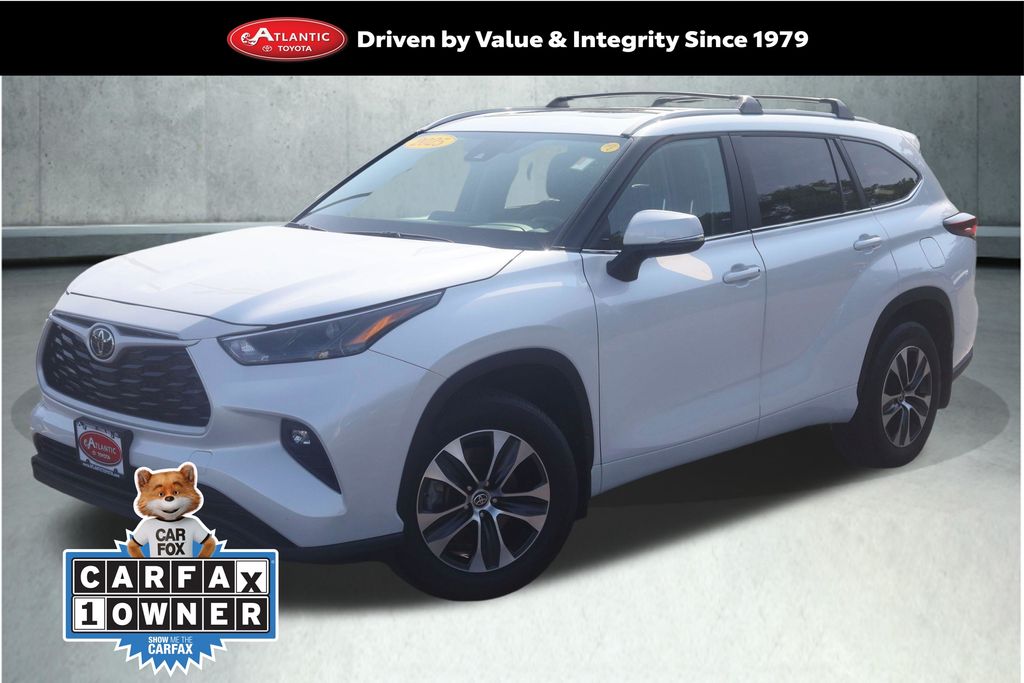 White (Wind Chill Pearl) 2025 Toyota Highlander SUV / Crossover All-Wheel Drive 8-Speed Automatic