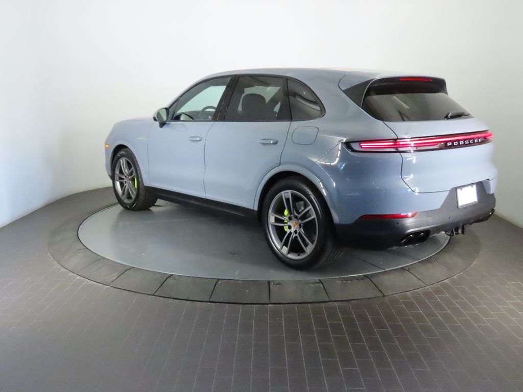 Thumbnail: 2025 Porsche Cayenne - 3