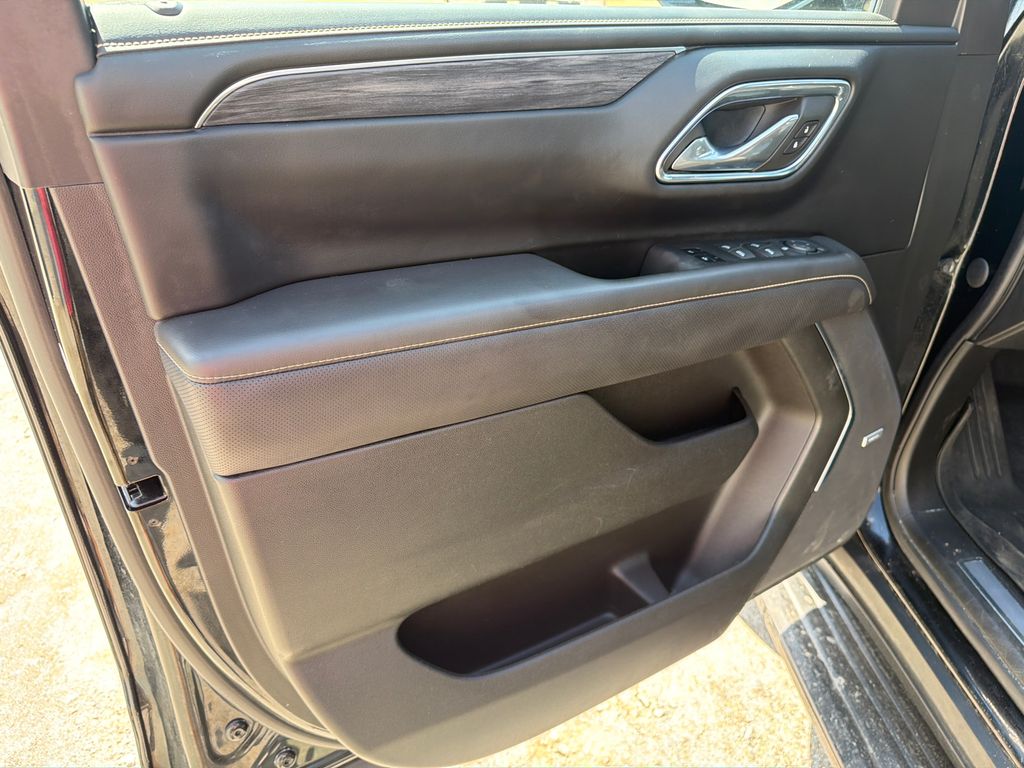 Used 2023 Black GMC SLT image 8