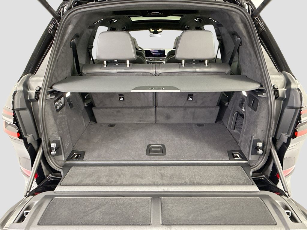 Thumbnail: 2026 BMW X7 - 28