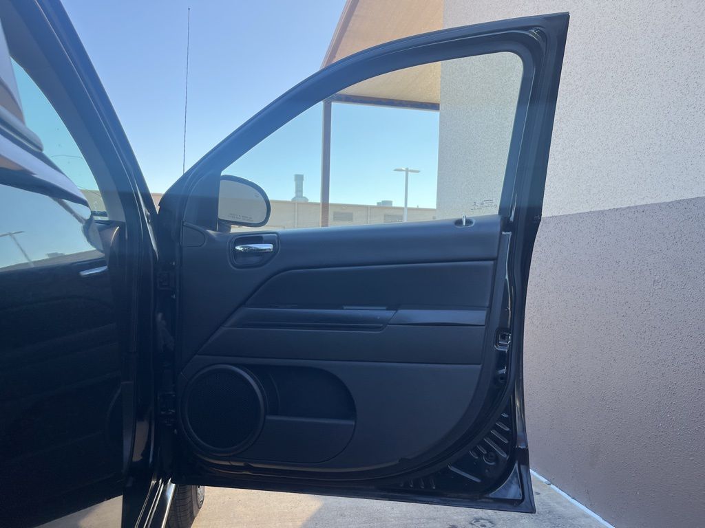 Thumbnail: 2014 Jeep Compass - 23