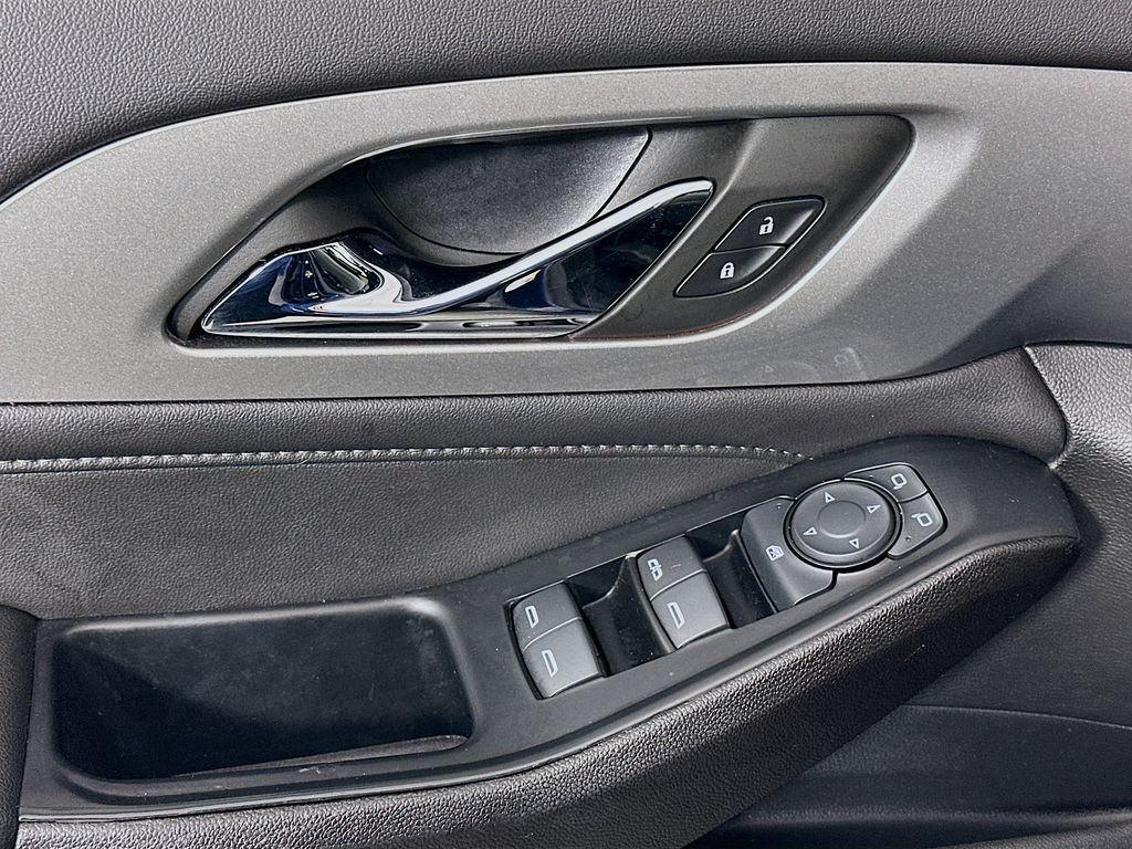 Thumbnail: 2023 Chevrolet Traverse - 17