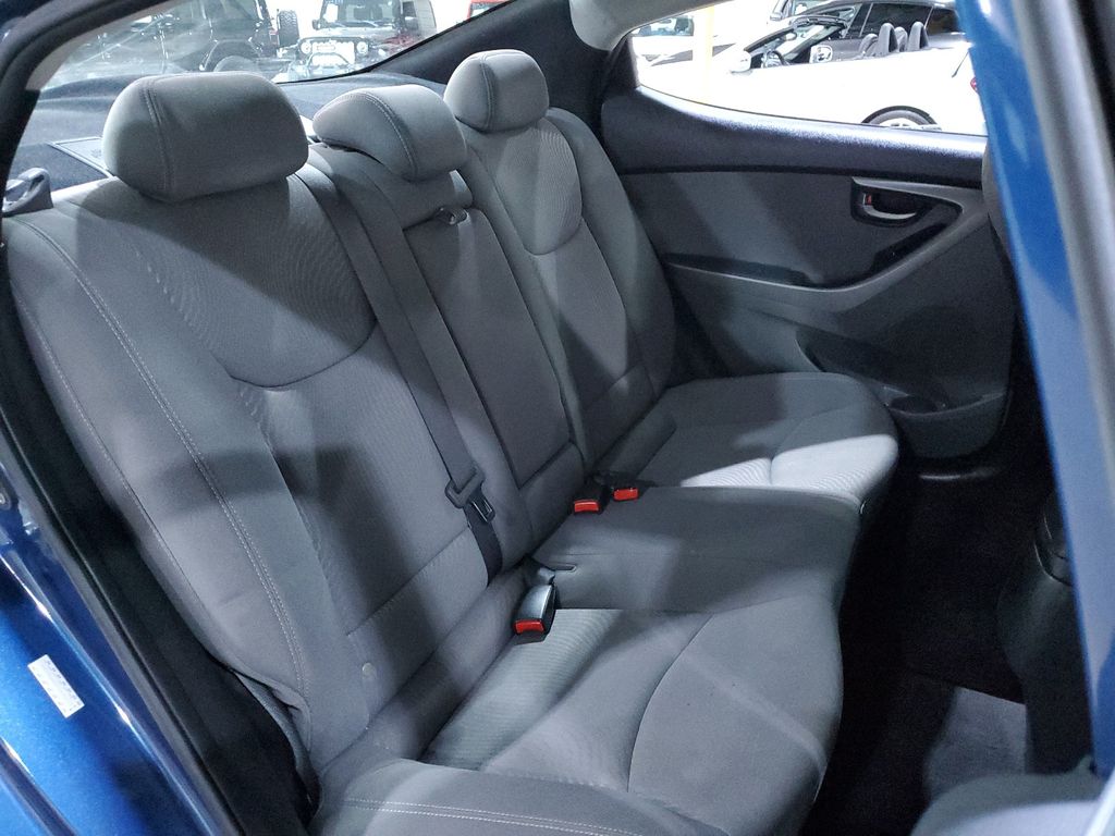 2016 Hyundai Elantra SE 22