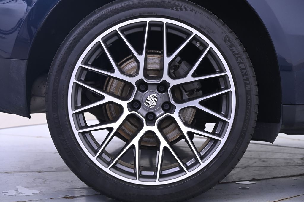 Thumbnail: 2021 Porsche Macan - 17
