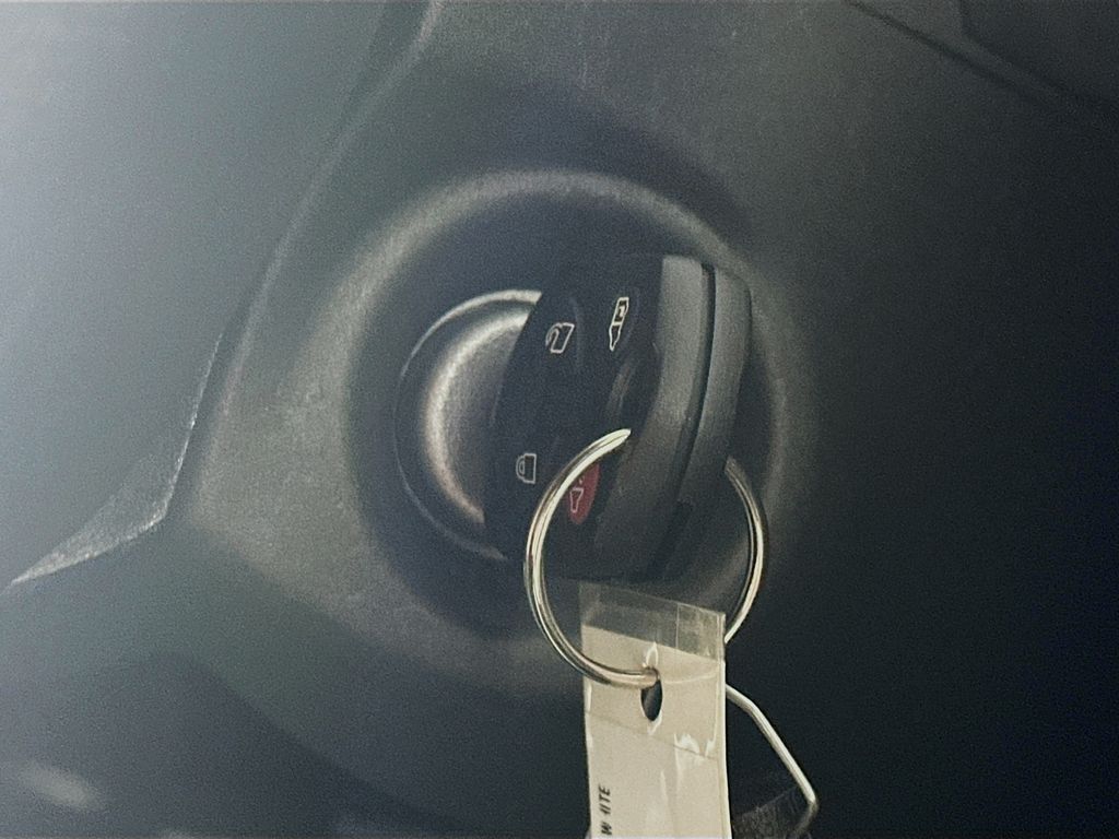 Used 2015 White Ford XLT image 26