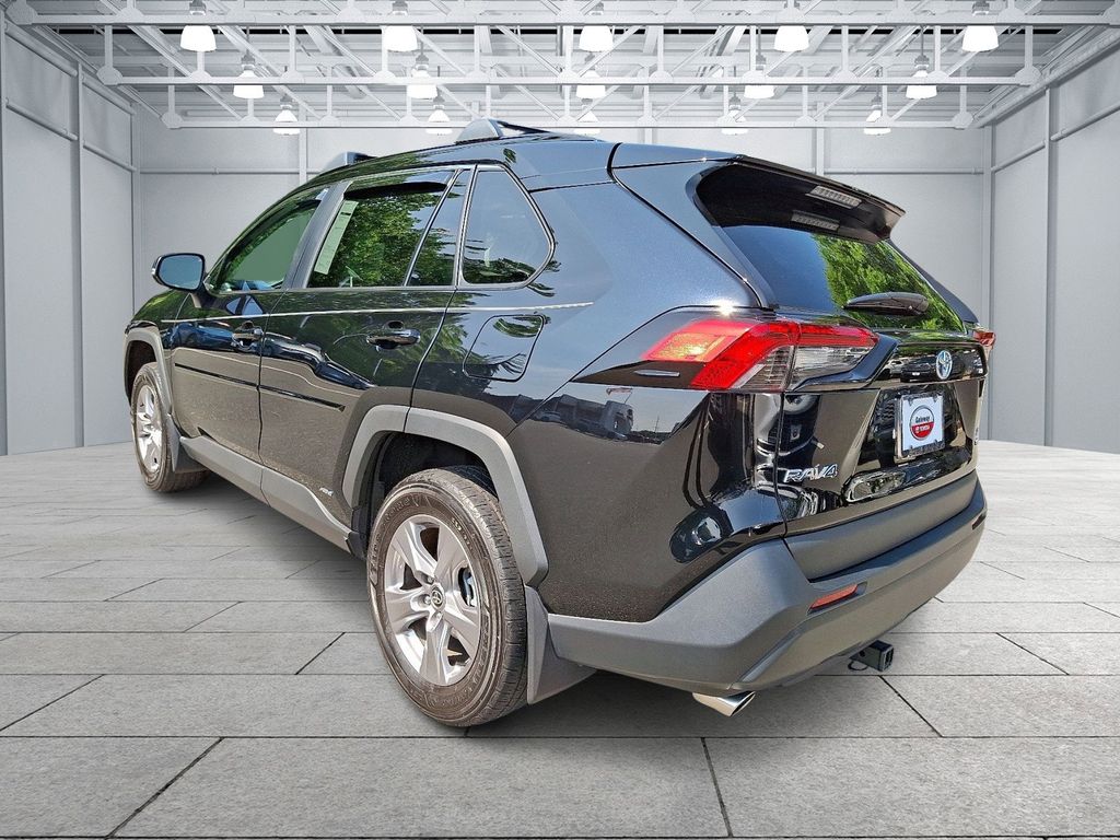 2023 Toyota RAV4 XLE 6