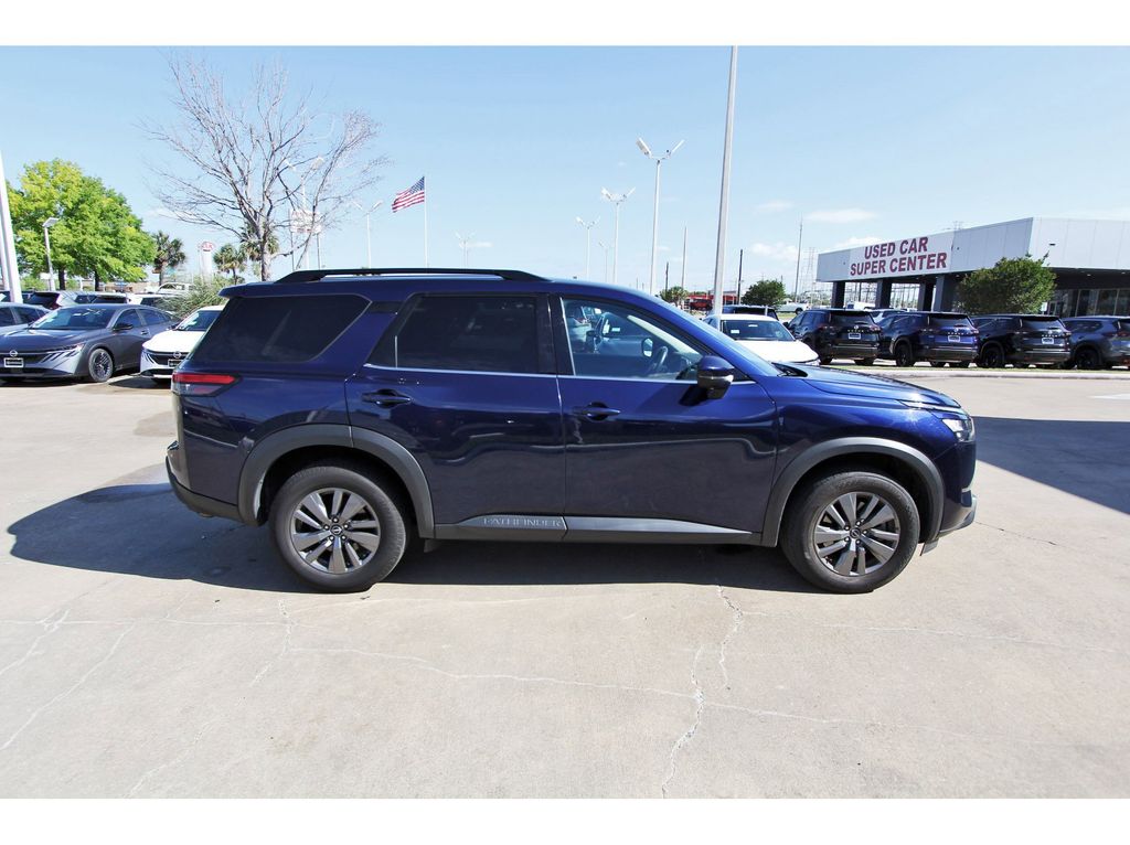 2024 Nissan Pathfinder SV - 4
