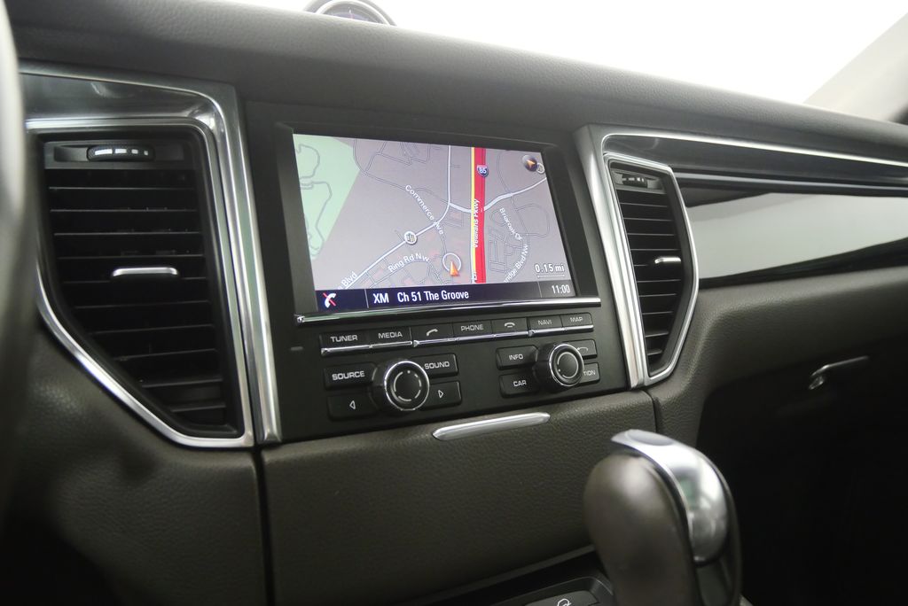 Thumbnail: 2016 Porsche Macan - 26