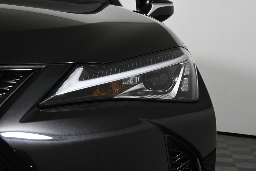 Thumbnail: 2022 Lexus UX - 11