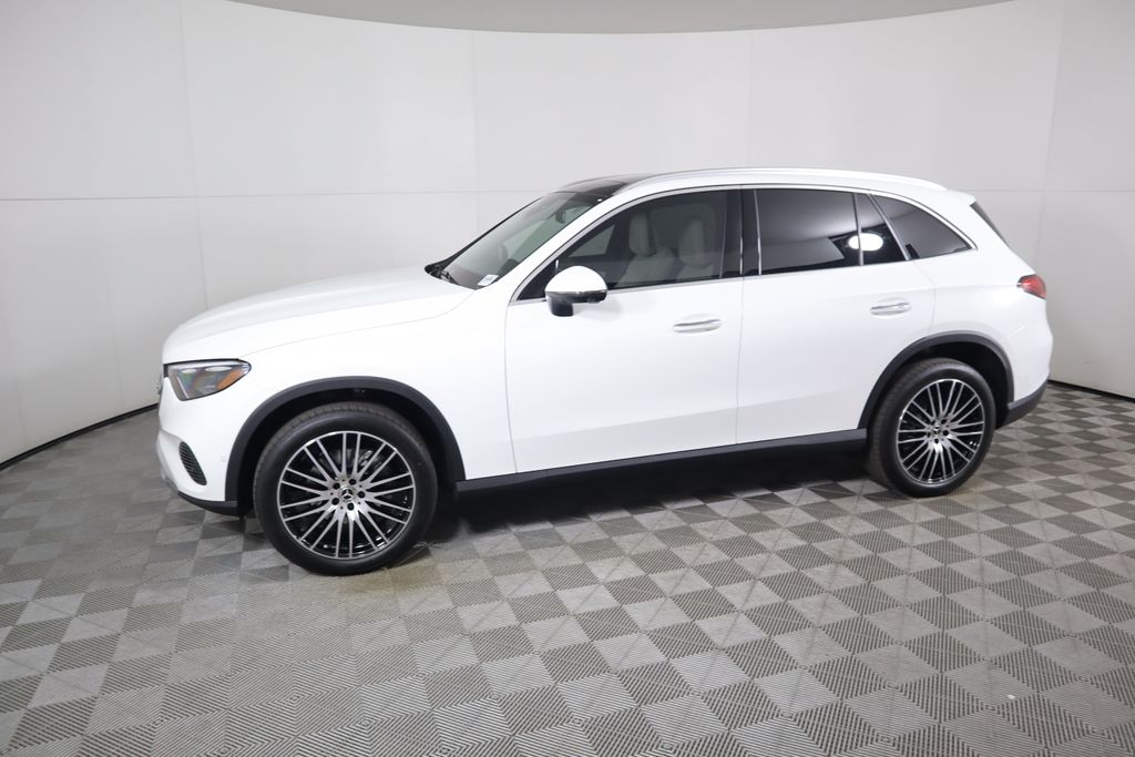2025 Mercedes-Benz GLC 300 8