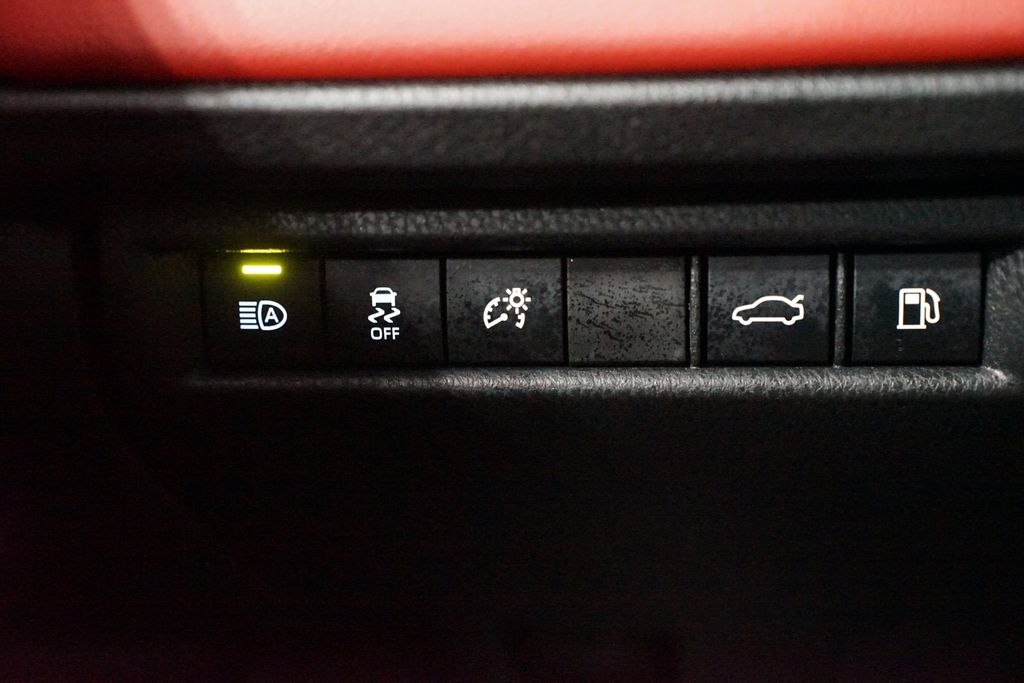 Thumbnail: 2025 Toyota Camry - 25