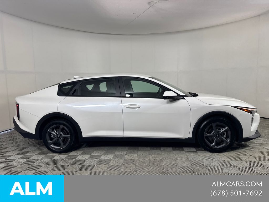 Used 2025 White Kia LXS image 5