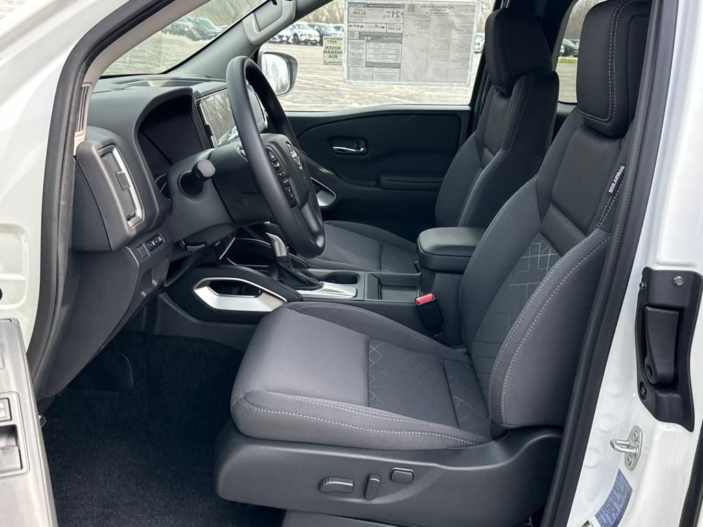 2025 Nissan Frontier SV photo