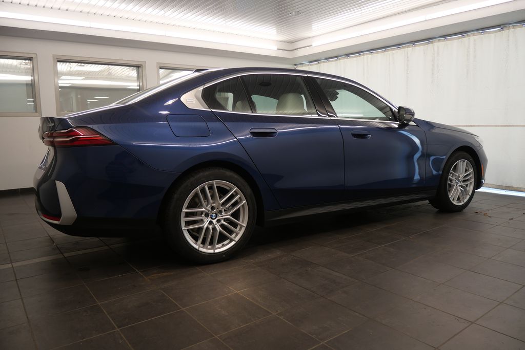 Thumbnail: 2025 BMW 5 Series - 7