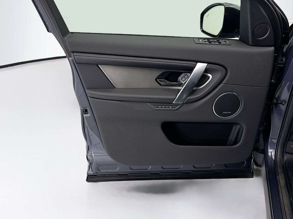 Thumbnail: 2026 Land Rover Discovery Sport - 23