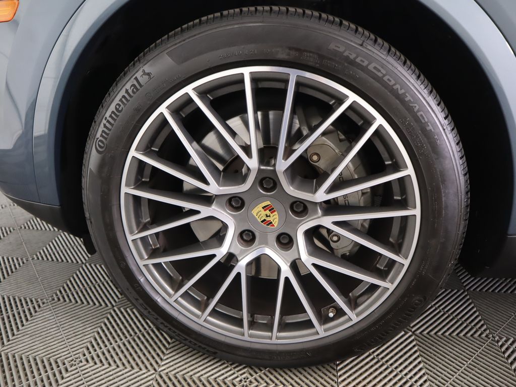 Thumbnail: 2020 Porsche Cayenne - 31