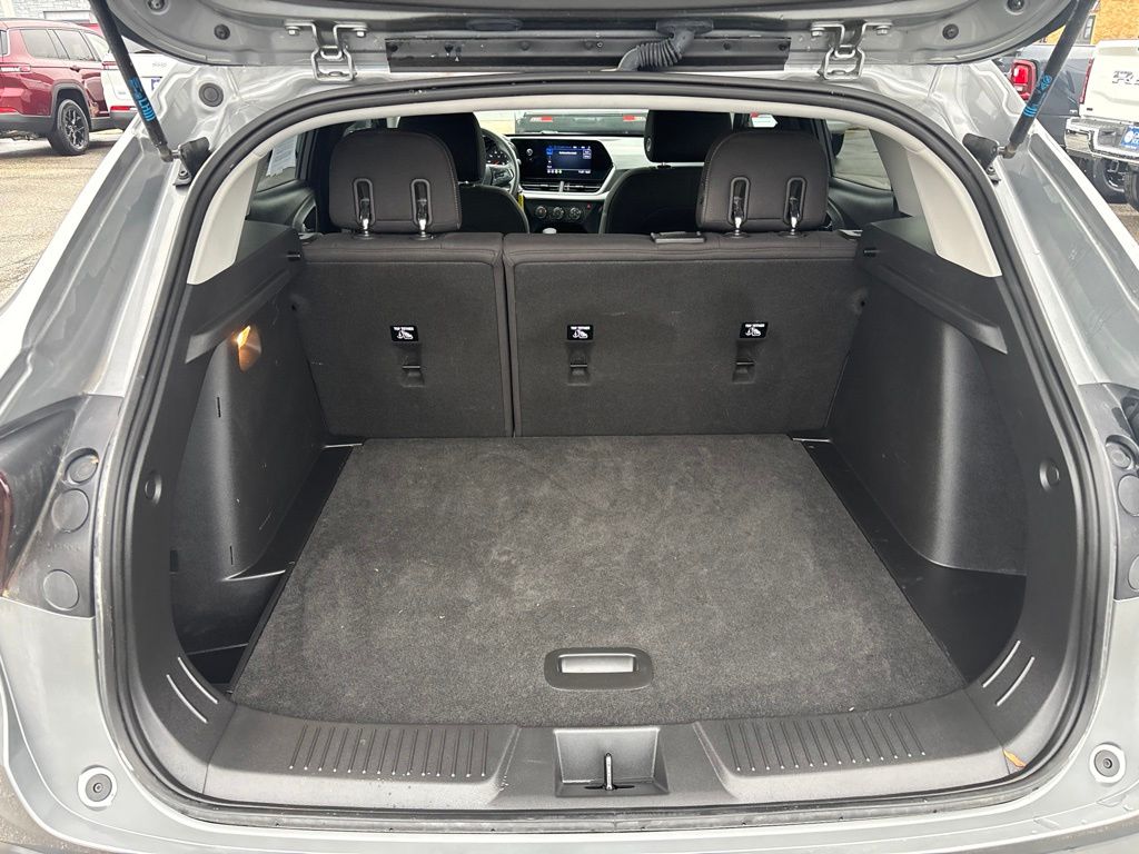Used 2024 Chevrolet Trax SUV