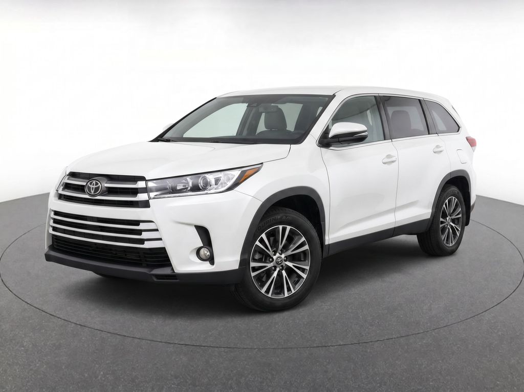White 2017 Toyota Highlander SUV / Crossover Front-Wheel Drive 6-Speed Automatic