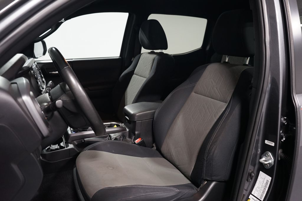 Thumbnail: 2021 Toyota Tacoma - 6