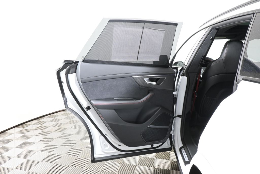 Thumbnail: 2026 Audi SQ8 - 32