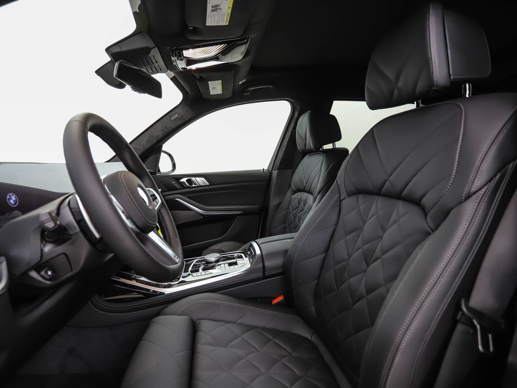 Thumbnail: 2027 BMW X7 - 11