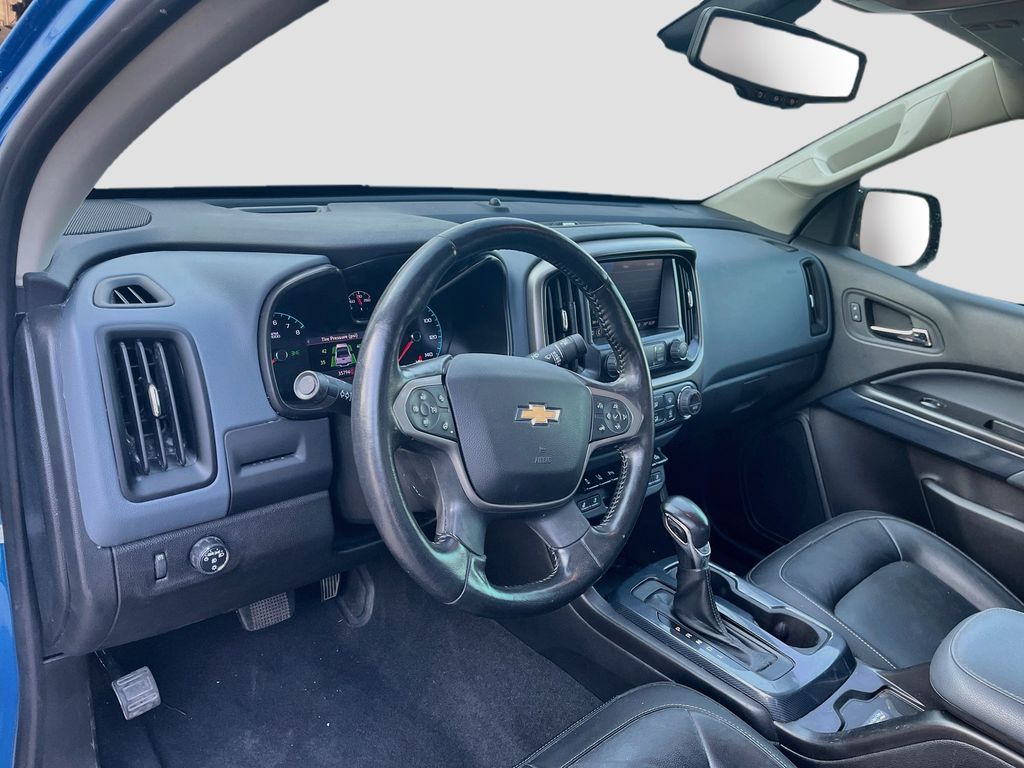 Used 2022 Blue Chevrolet Z71 image 9