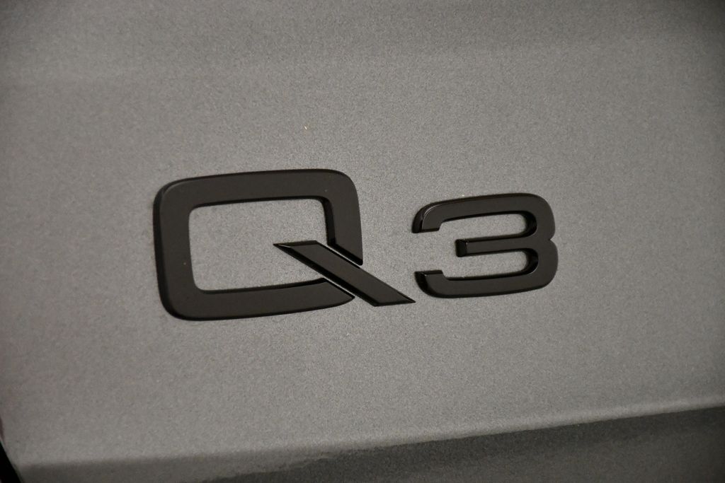 Thumbnail: 2025 Audi Q3 - 9