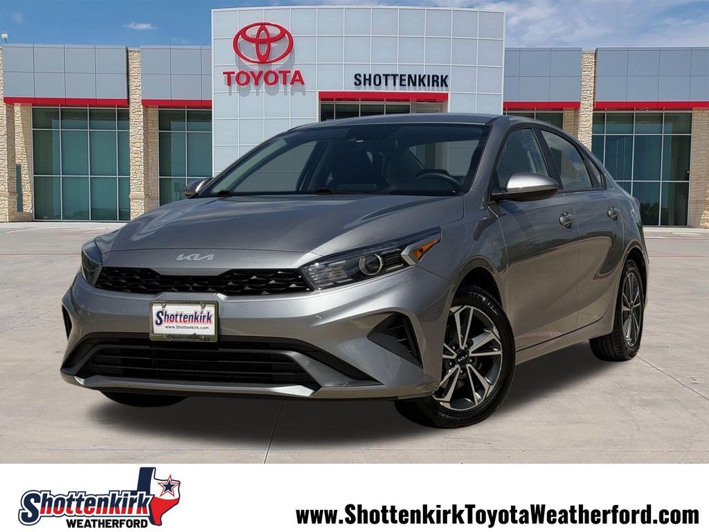2024 Kia Forte LXS AT's photo