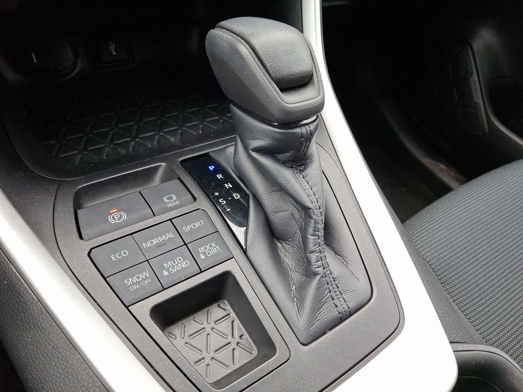 2021 Toyota RAV4 LE 14